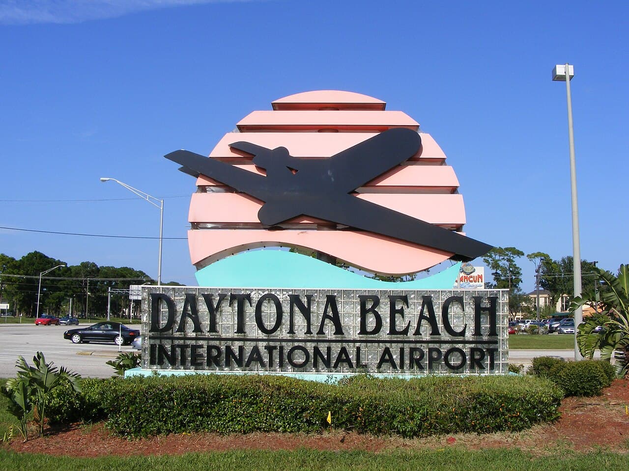 Airport facilities at Daytona Beach International Airport (DAB)