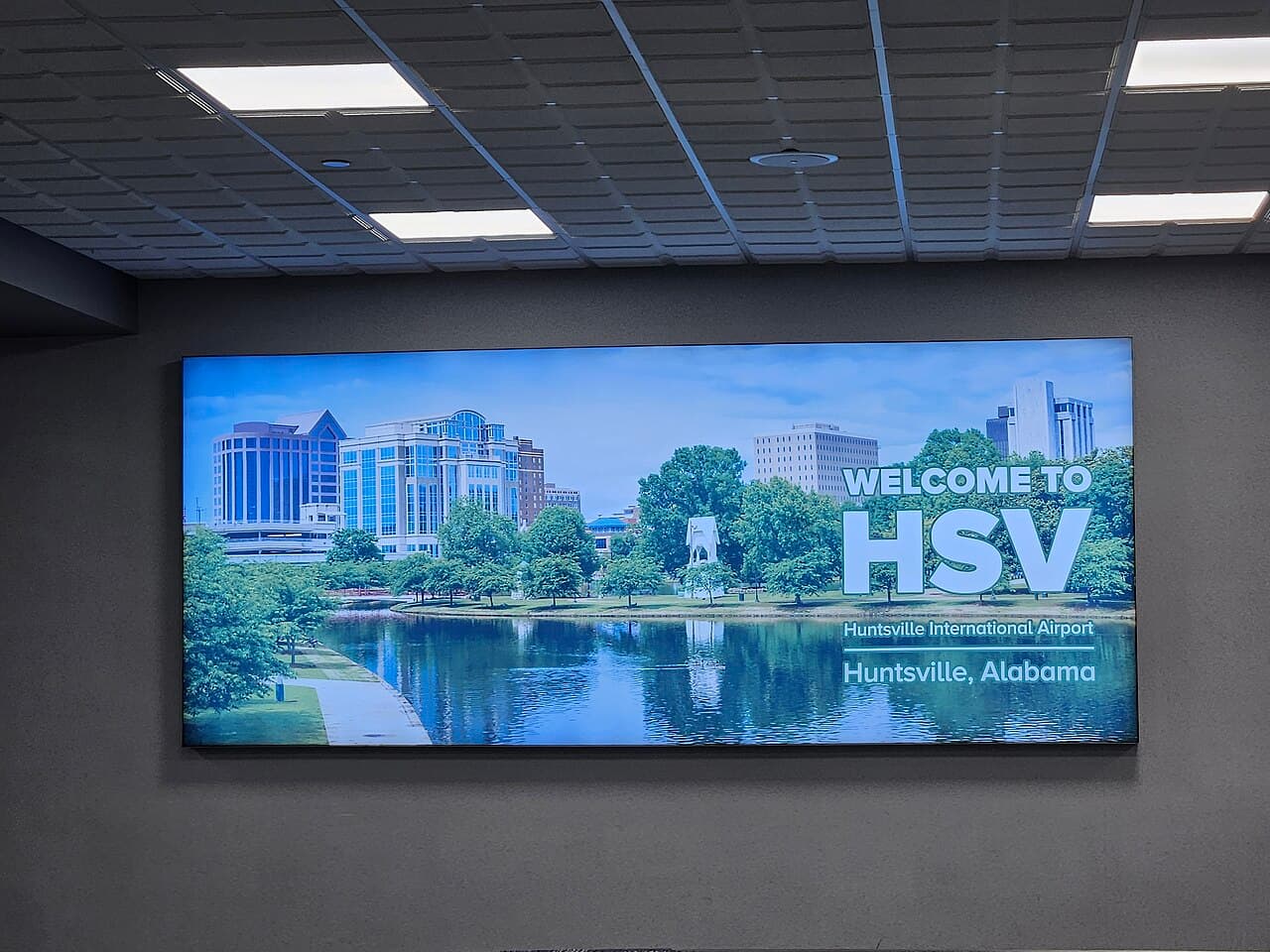 Airport facilities at Huntsville International Airport (HSV)