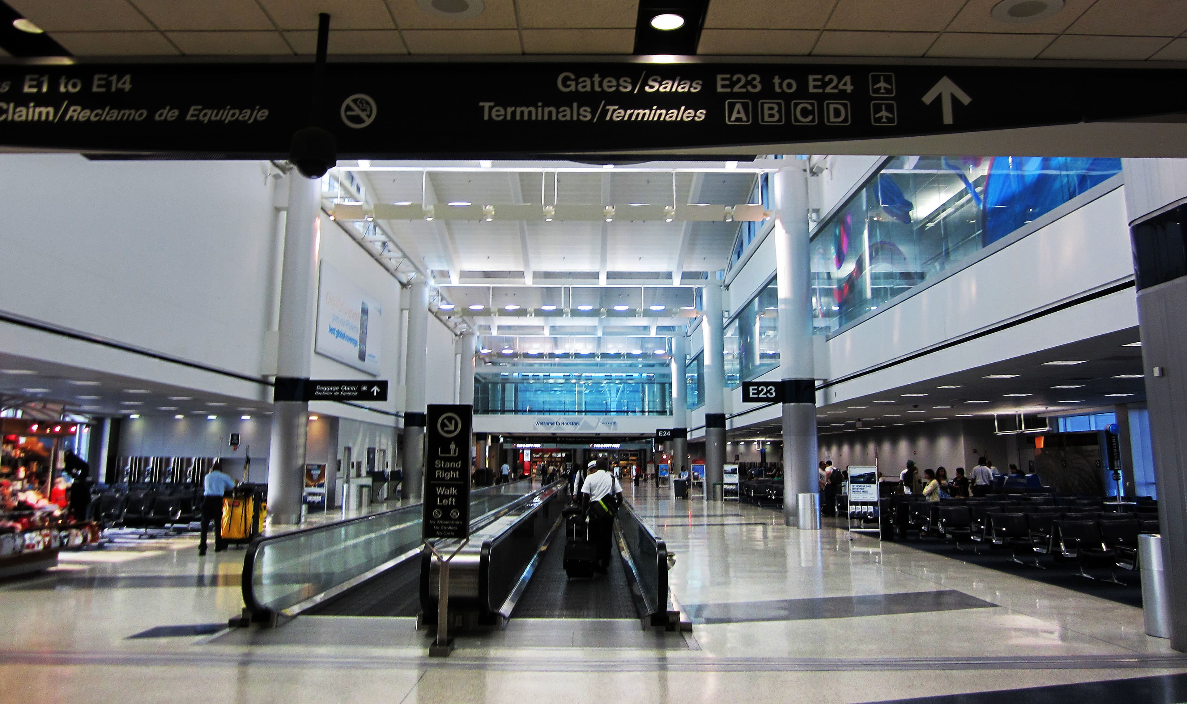 Terminal E gate and connection signs inside George Bush Intercontinental Airport