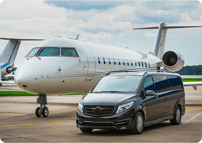 Traveler getting to and from the airport with ease in a Genius Limo black car