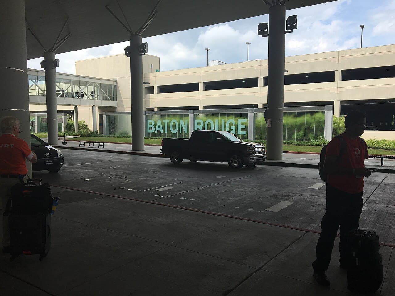 Airport facilities at Baton Rouge Metropolitan Airport (BTR)