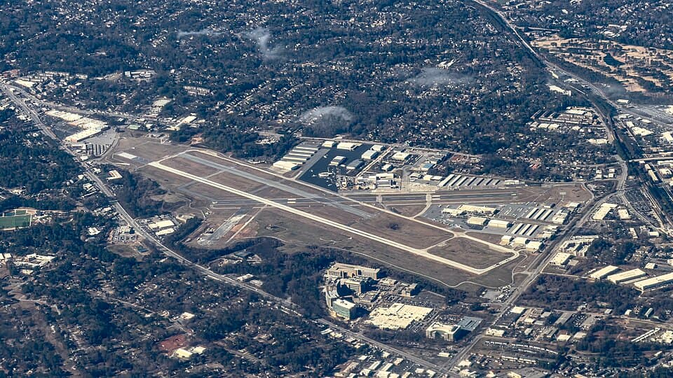 DeKalb Peachtree Airport — airport photograph