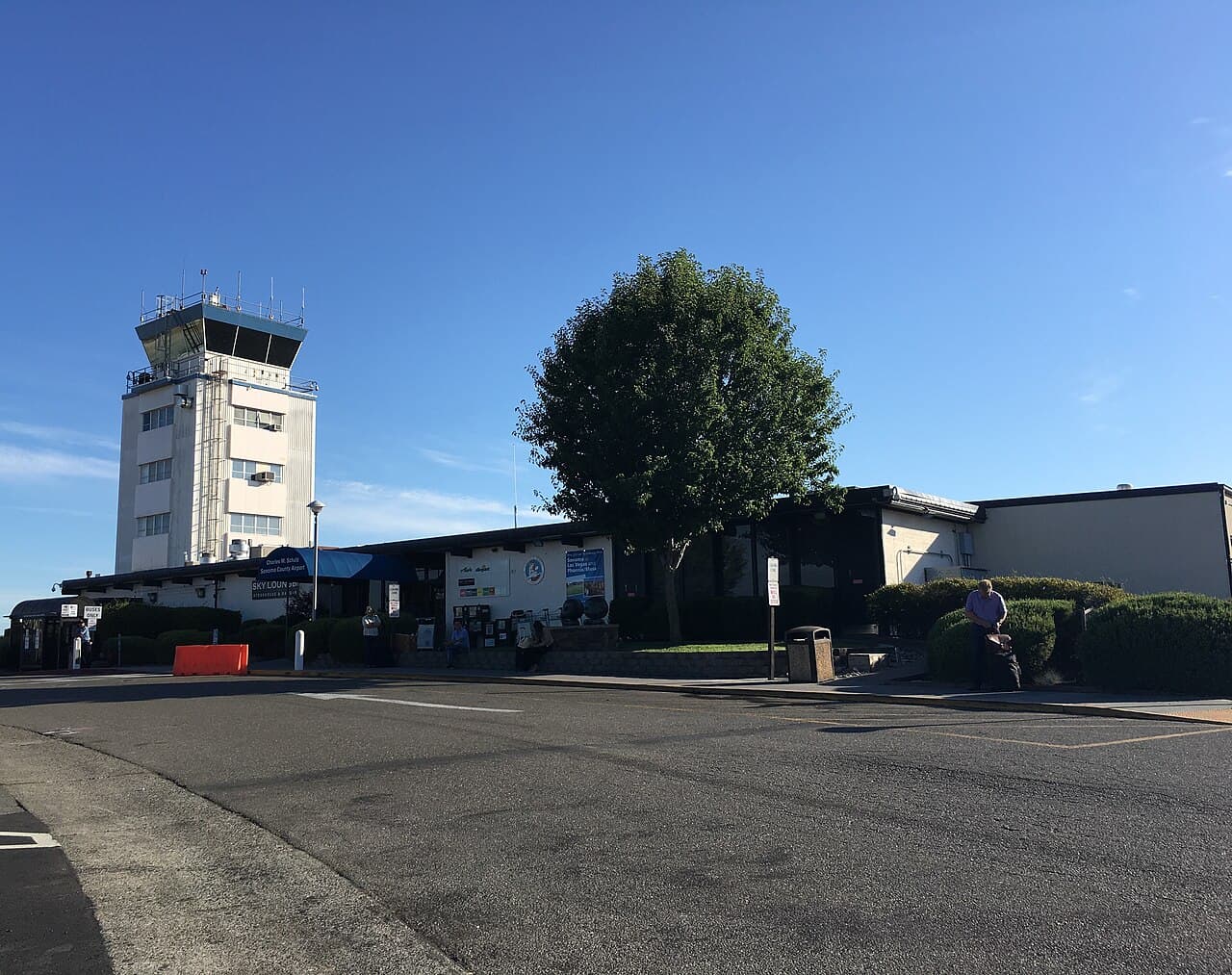 Airport facilities at Charles M. Schulz Sonoma County Airport (STS)