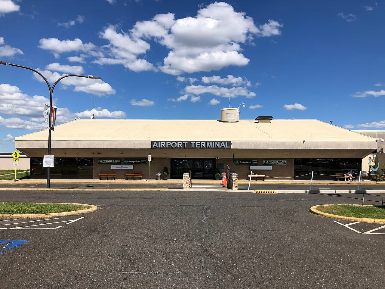 Airport facilities at Trenton Mercer Airport (TTN)