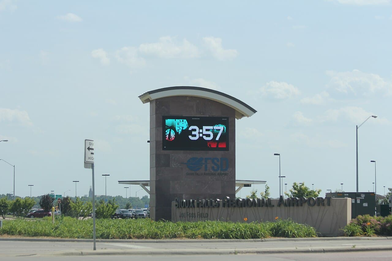 Airport facilities at Sioux Falls Regional Airport (FSD)
