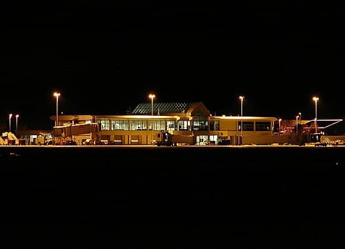 Airport facilities at La Crosse Regional Airport (LSE)