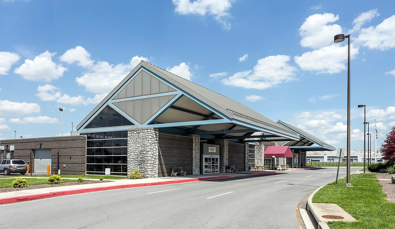 Airport facilities at Hagerstown Regional Richard A Henson Field (HGR)