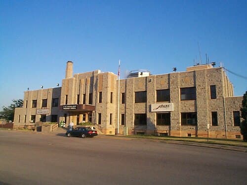 Airport facilities at Saint Paul Downtown Holman Field (STP)