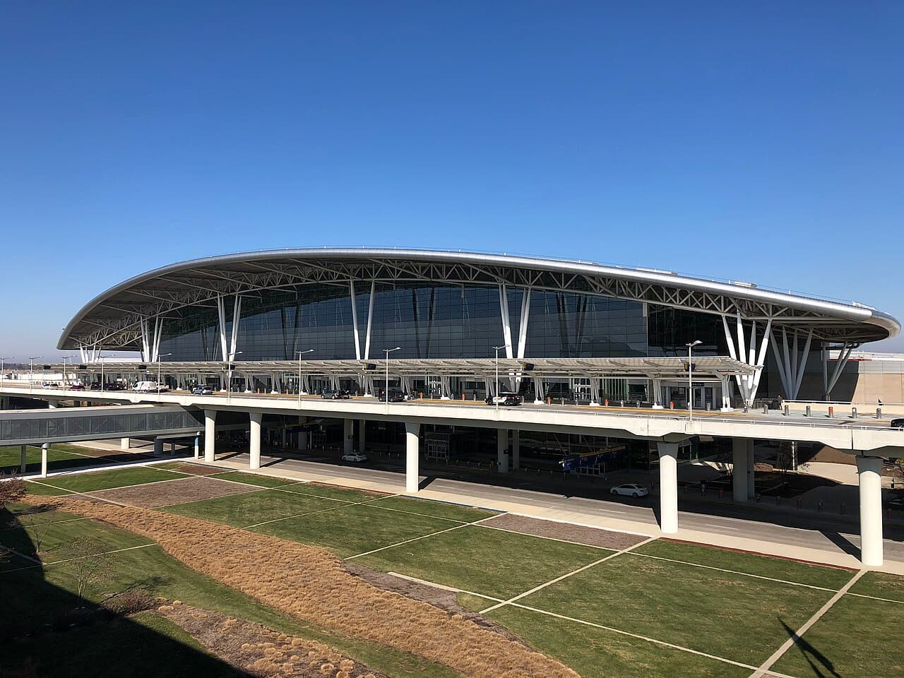 Airport facilities at Indianapolis International Airport (IND)