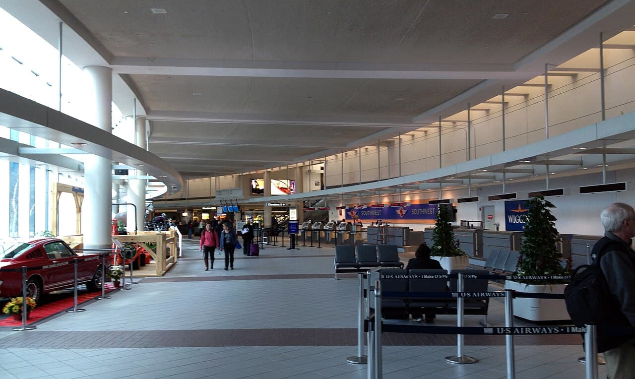 Airport facilities at Manchester-Boston Regional Airport (MHT)