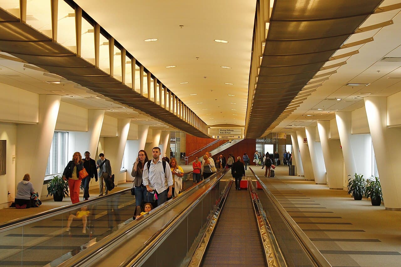 Airport facilities at Louisville Muhammad Ali International Airport (SDF)