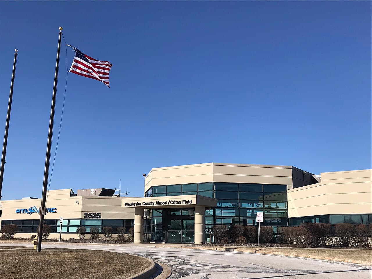 Airport facilities at Waukesha County Airport (UES)