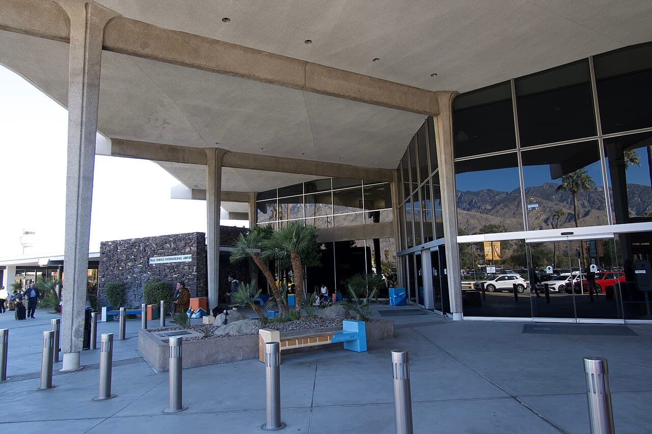 Airport facilities at Palm Springs International Airport (PSP)