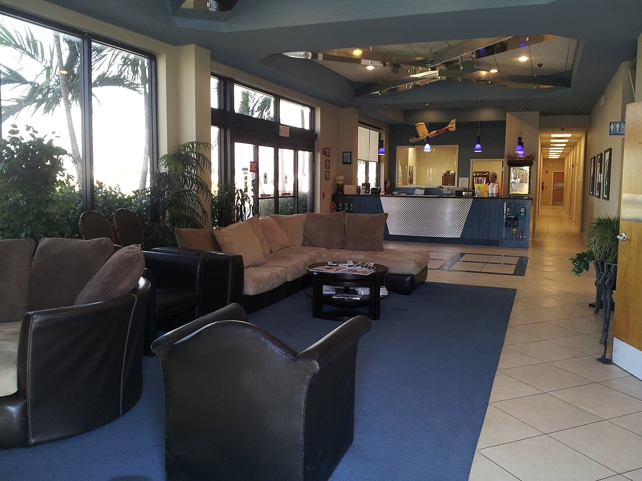 Airport facilities at Fort Lauderdale Executive Airport (FXE)