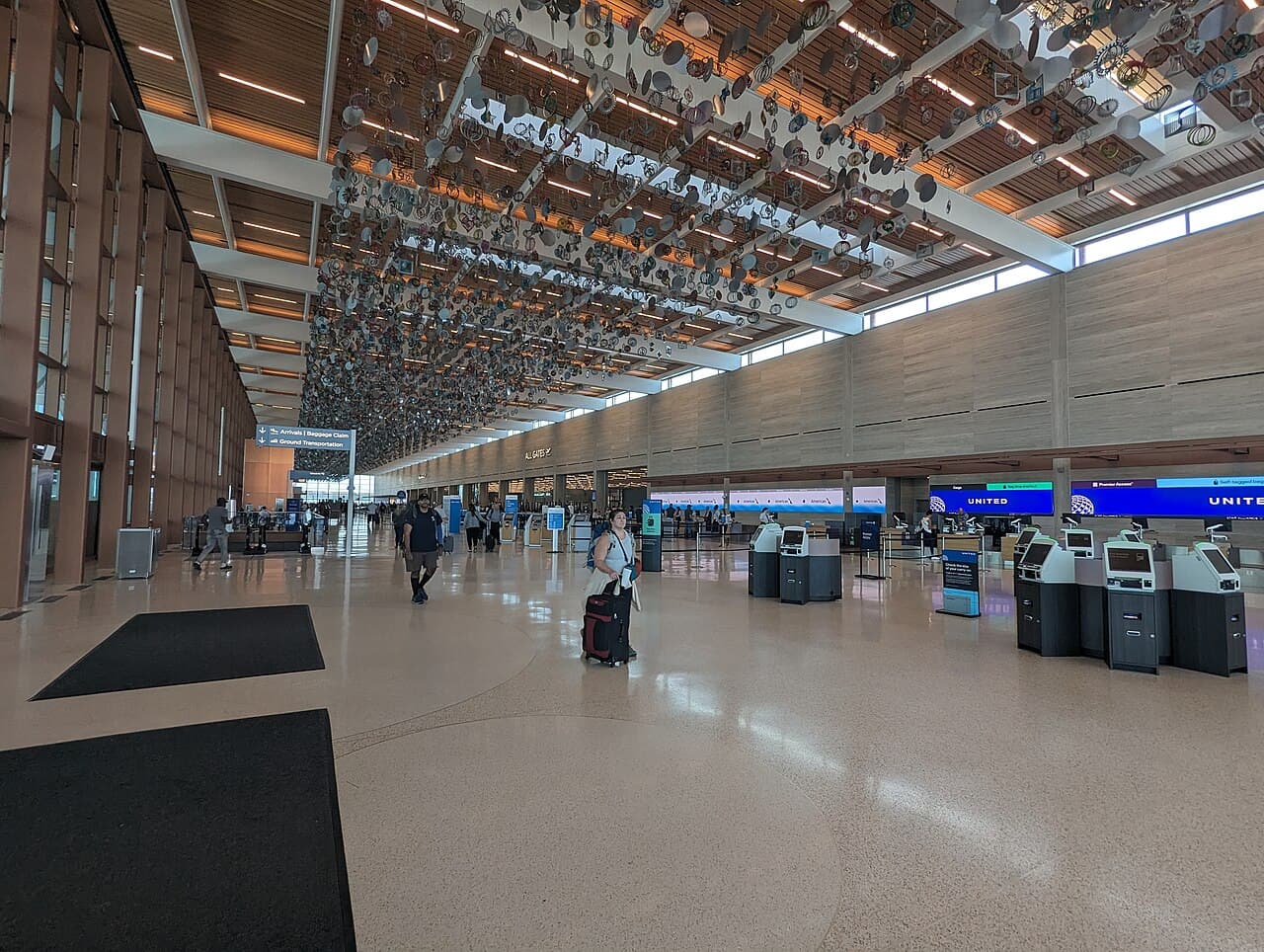 Airport facilities at Kansas City International Airport (MCI)