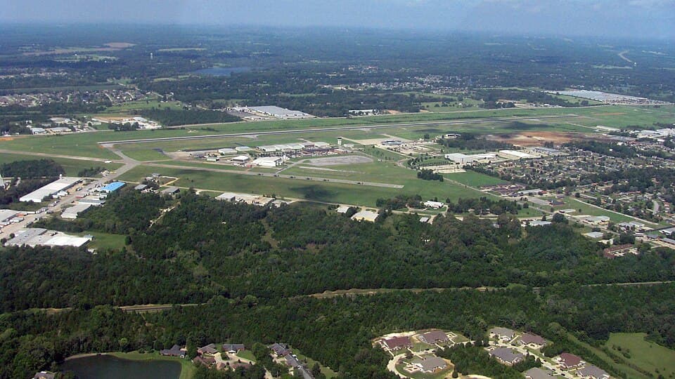 Tupelo Regional Airport — airport photograph