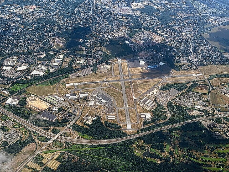 Trenton Mercer Airport — airport photograph