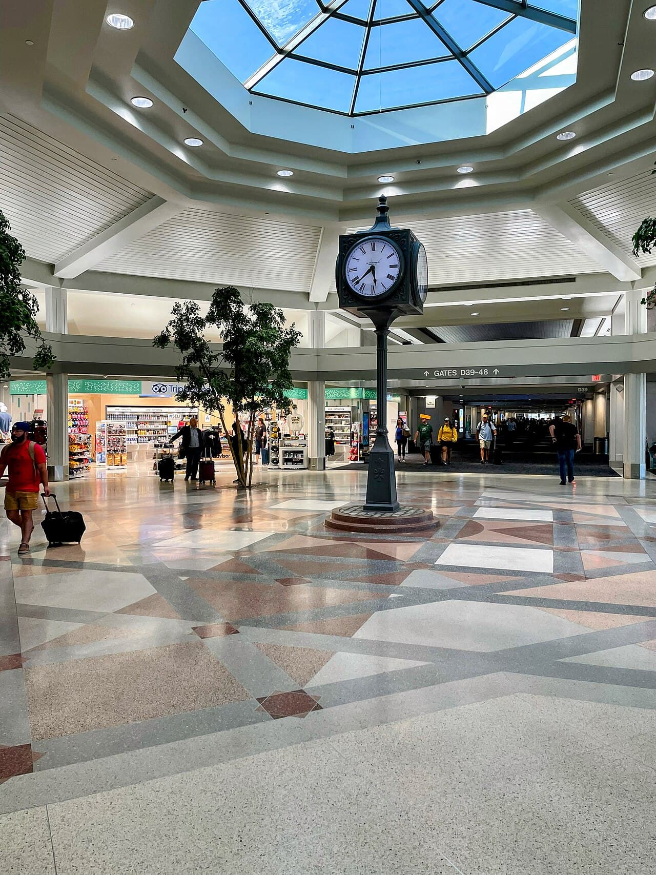 Airport facilities at General Mitchell International Airport (MKE)
