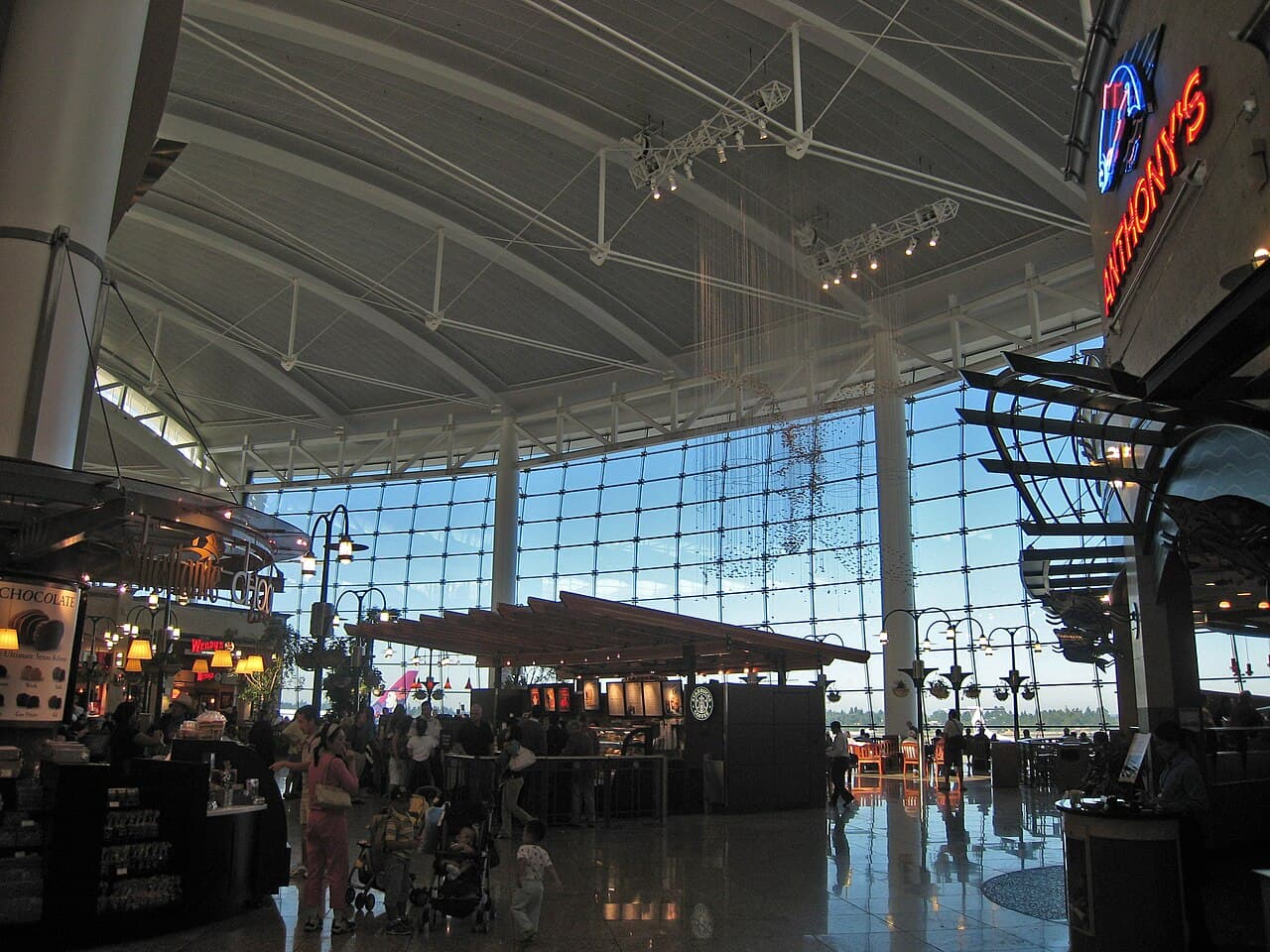 Airport facilities at Seattle–Tacoma International Airport (SEA)