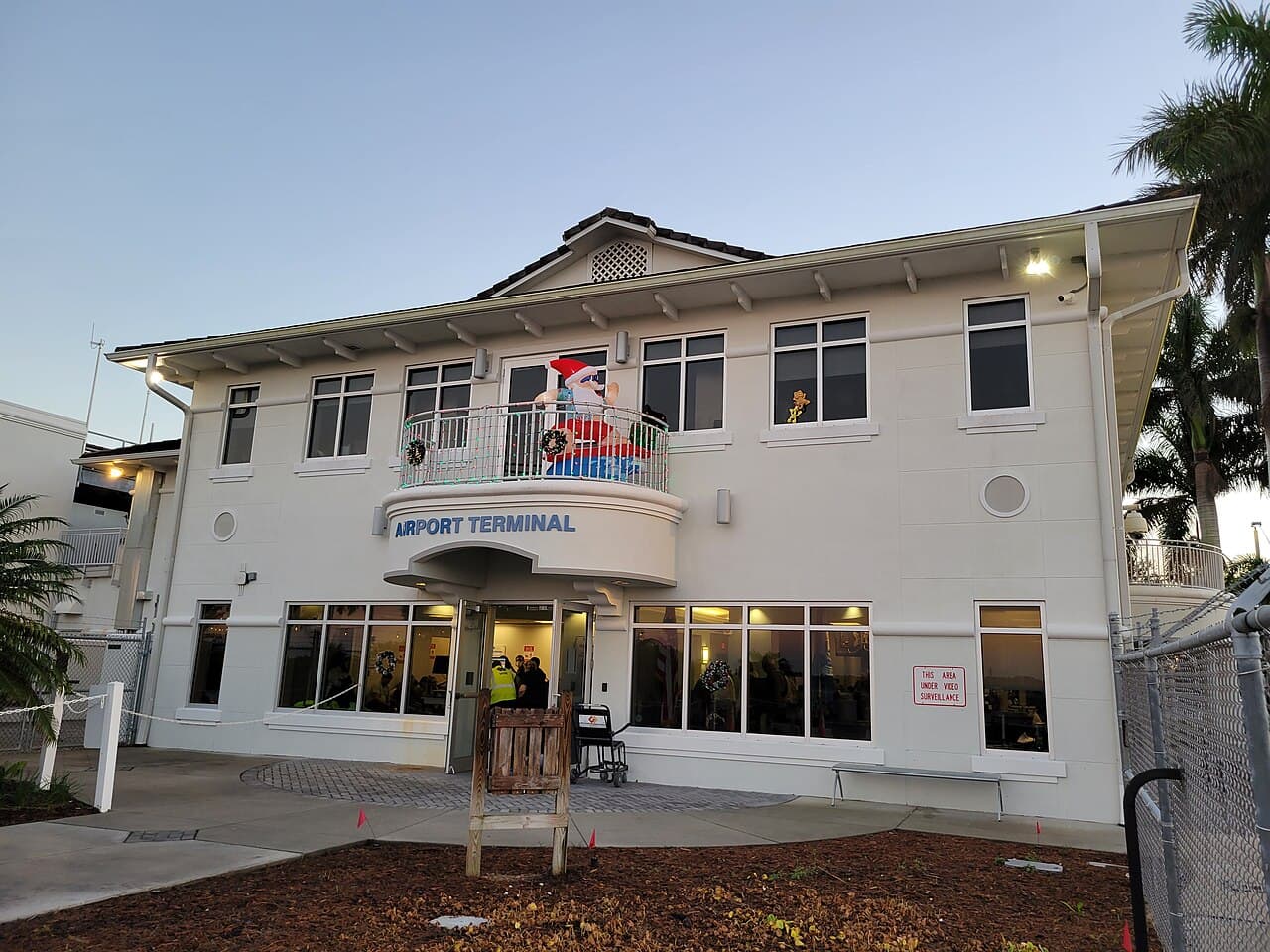 Airport facilities at Vero Beach Regional Airport (VRB)