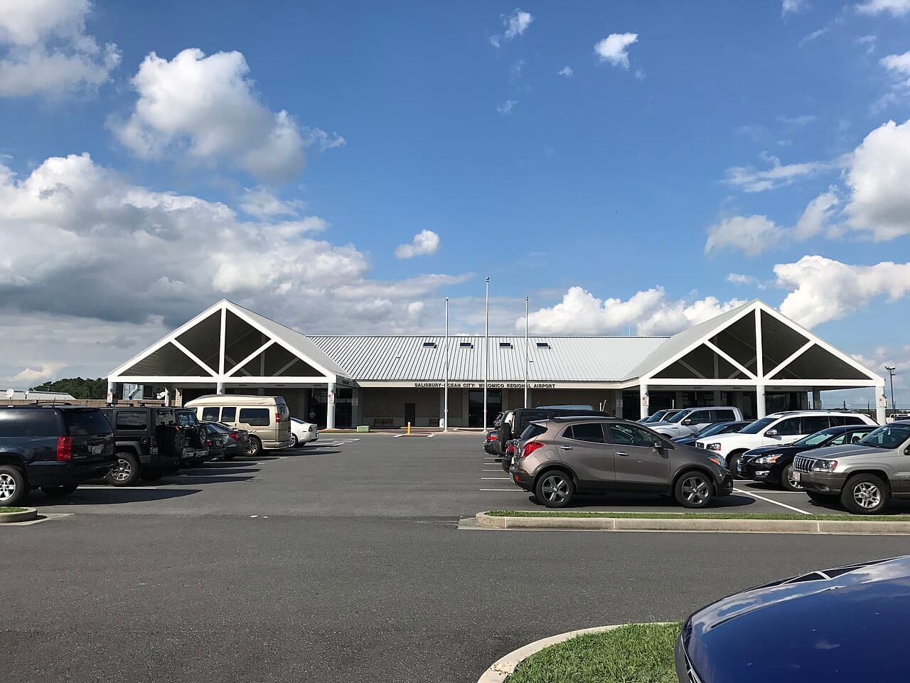 Airport facilities at Salisbury Ocean City Wicomico Regional Airport (SBY)