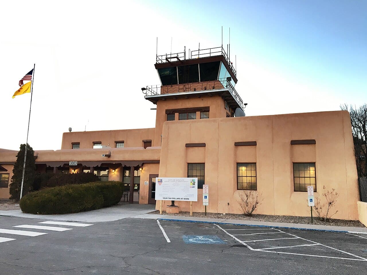 Airport facilities at Santa Fe Municipal Airport (SAF)