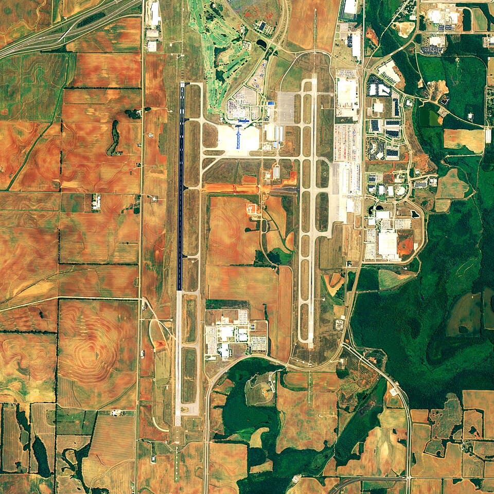Huntsville International Airport — airport photograph