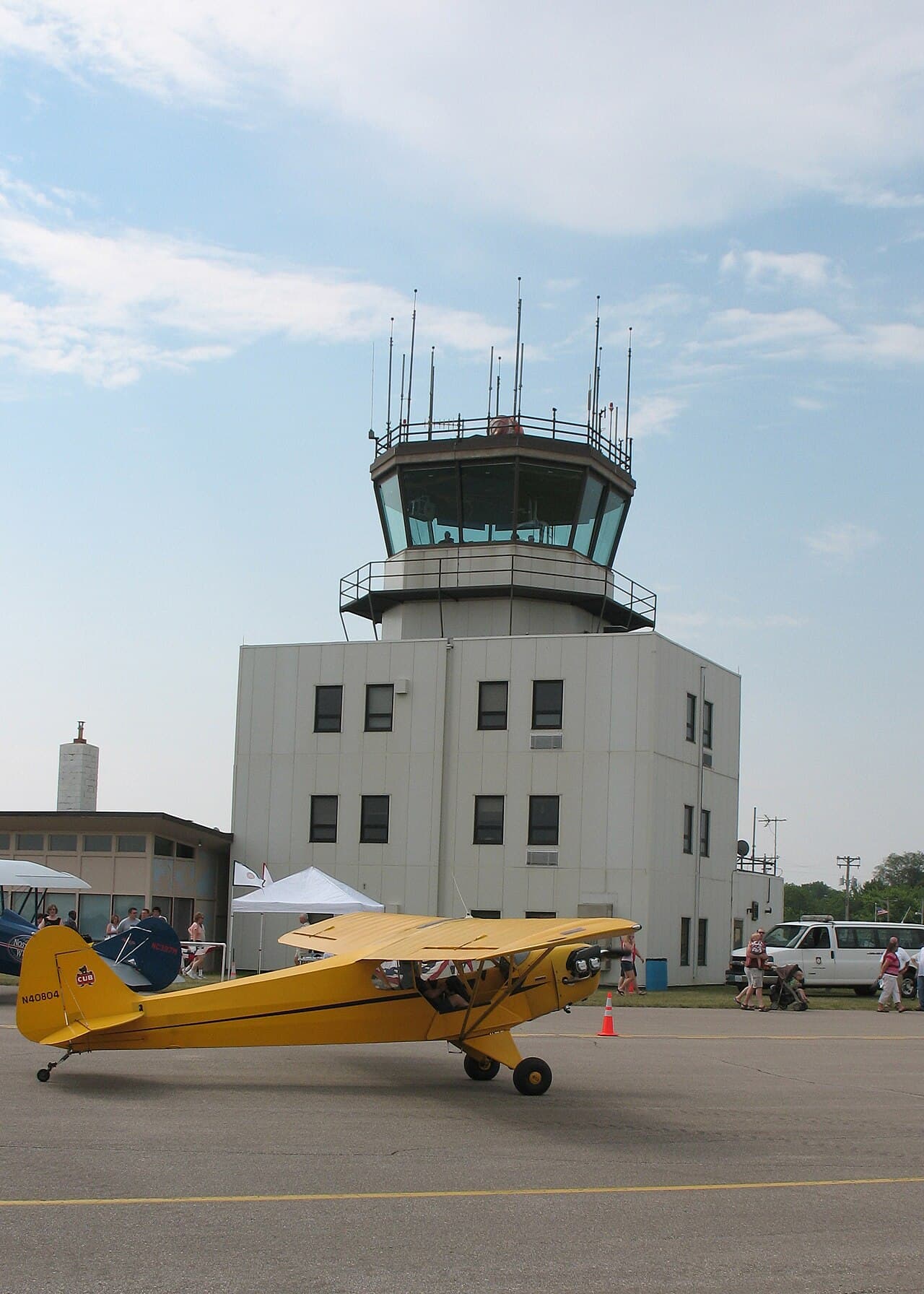 Airport facilities at Crystal Airport (MIC)