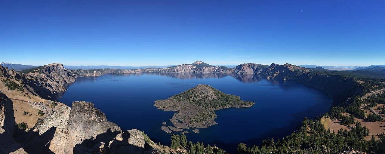 Crater Lake Gateway, Oregon — destination view
