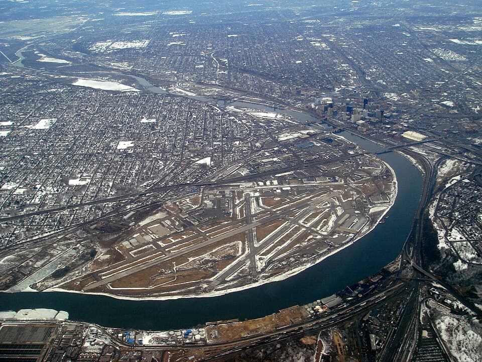 Saint Paul Downtown Holman Field — airport photograph