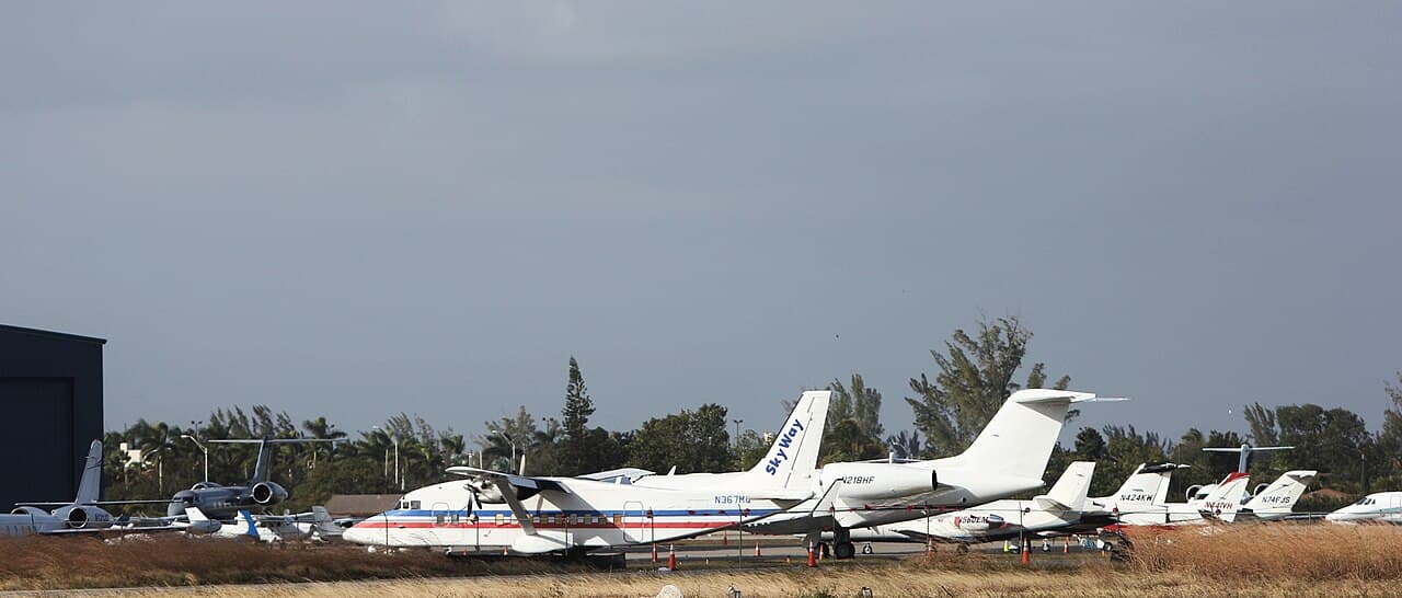 Airport facilities at Miami-Opa Locka Executive Airport (OPF)