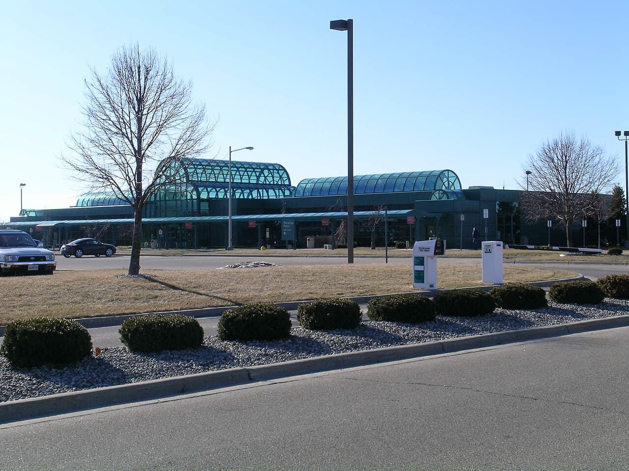 Airport facilities at Muskegon County Airport (MKG)