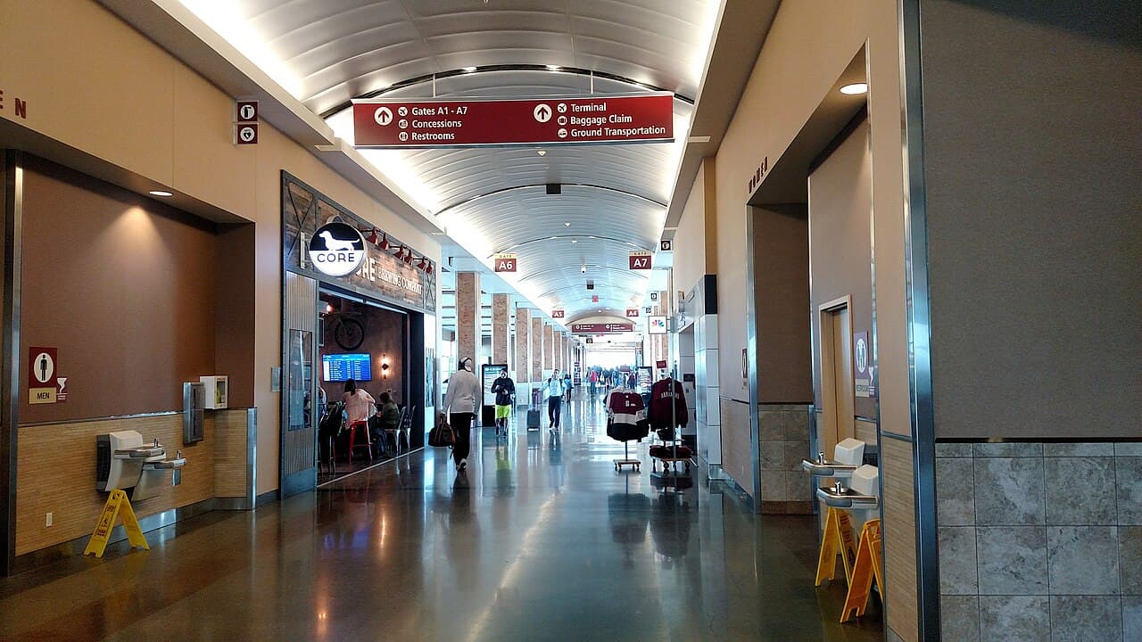 Airport facilities at Northwest Arkansas National Airport (XNA)
