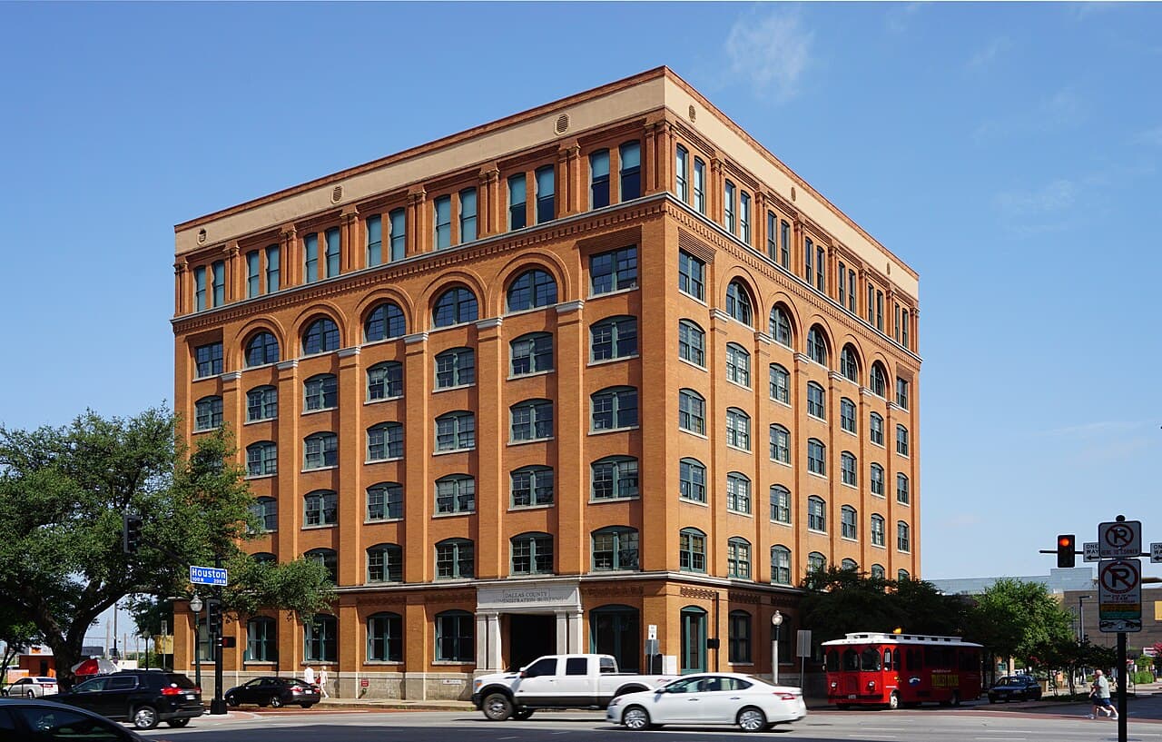 Dealey Plaza & Sixth Floor Museum, Texas — destination view