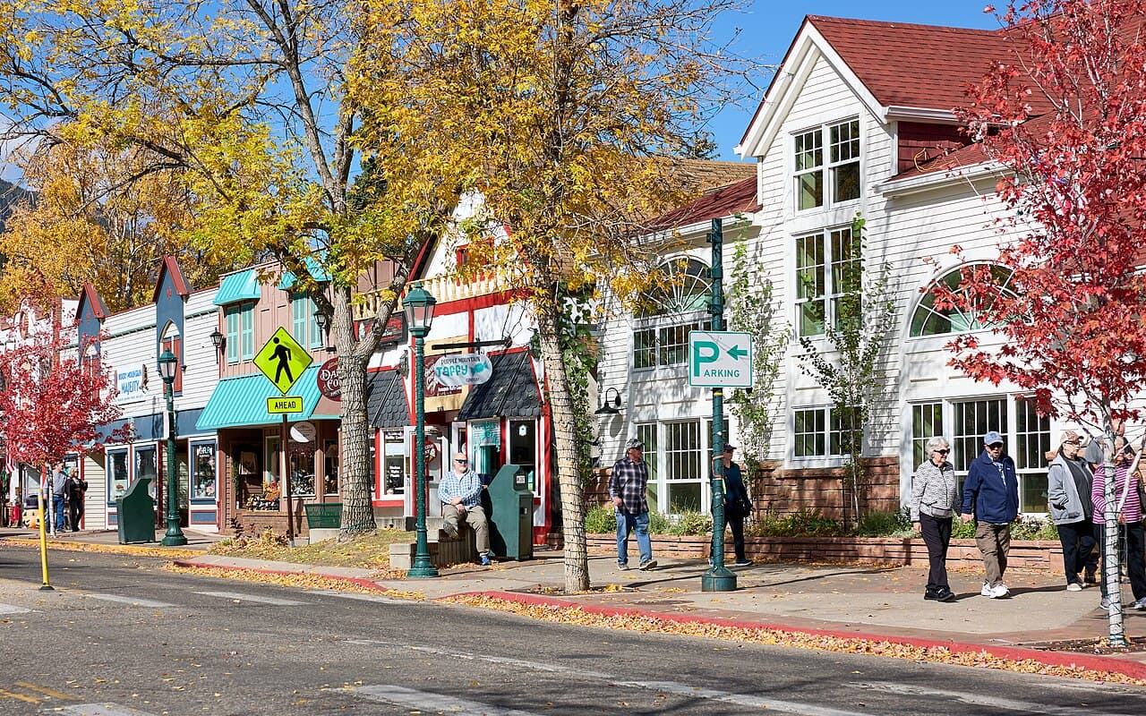 Estes Park & Rocky Mountain Gateway, Colorado — destination view