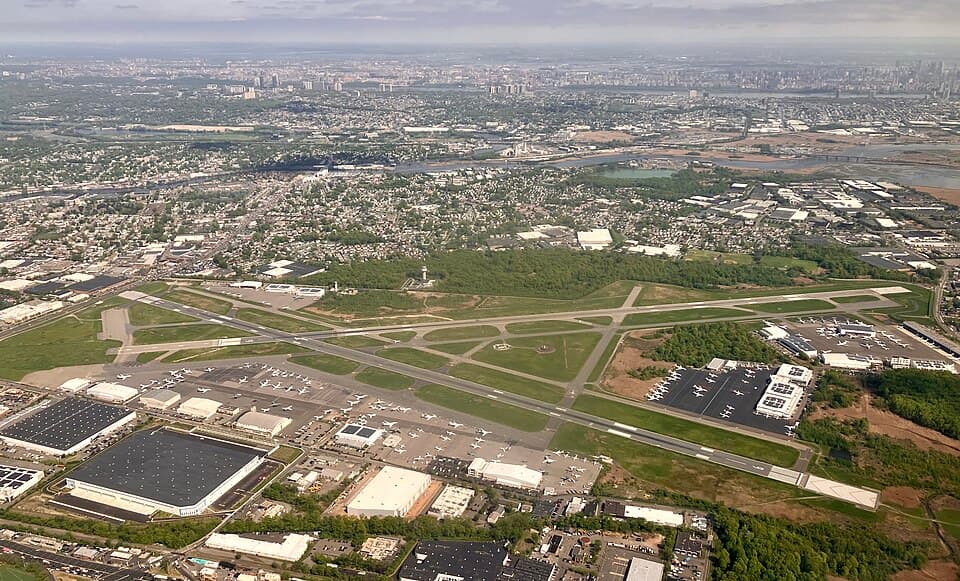 Teterboro Airport — airport photograph