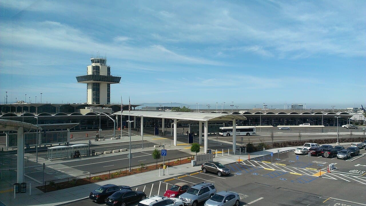 Airport facilities at Oakland San Francisco Bay Airport (OAK)
