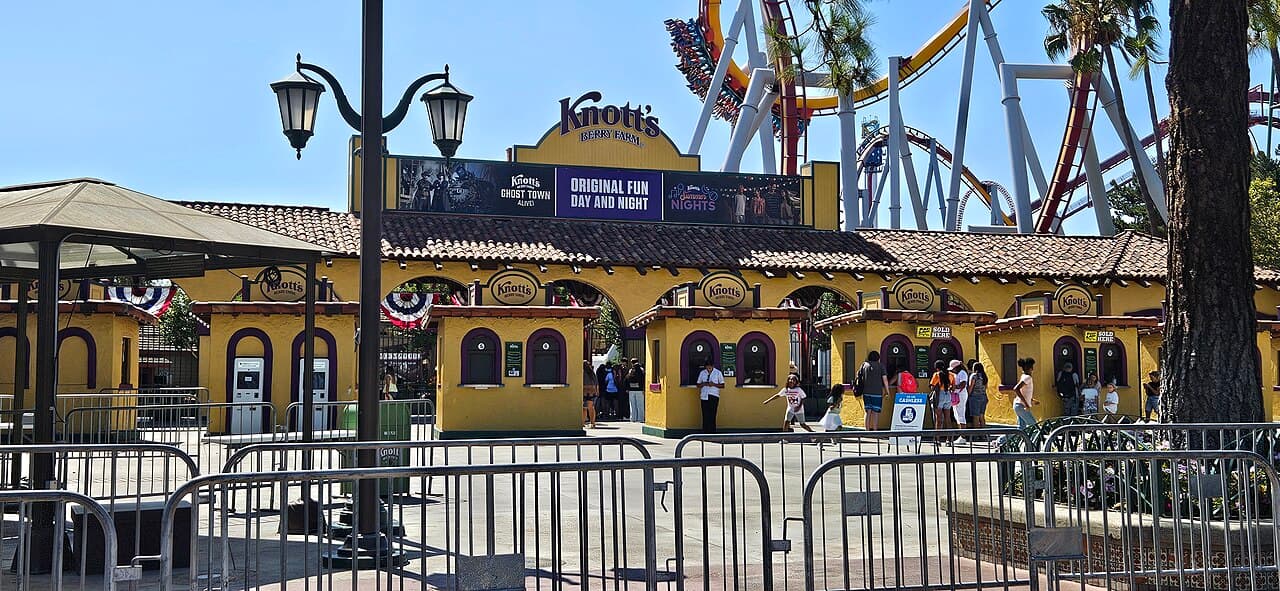 Knott's Berry Farm, California — destination view
