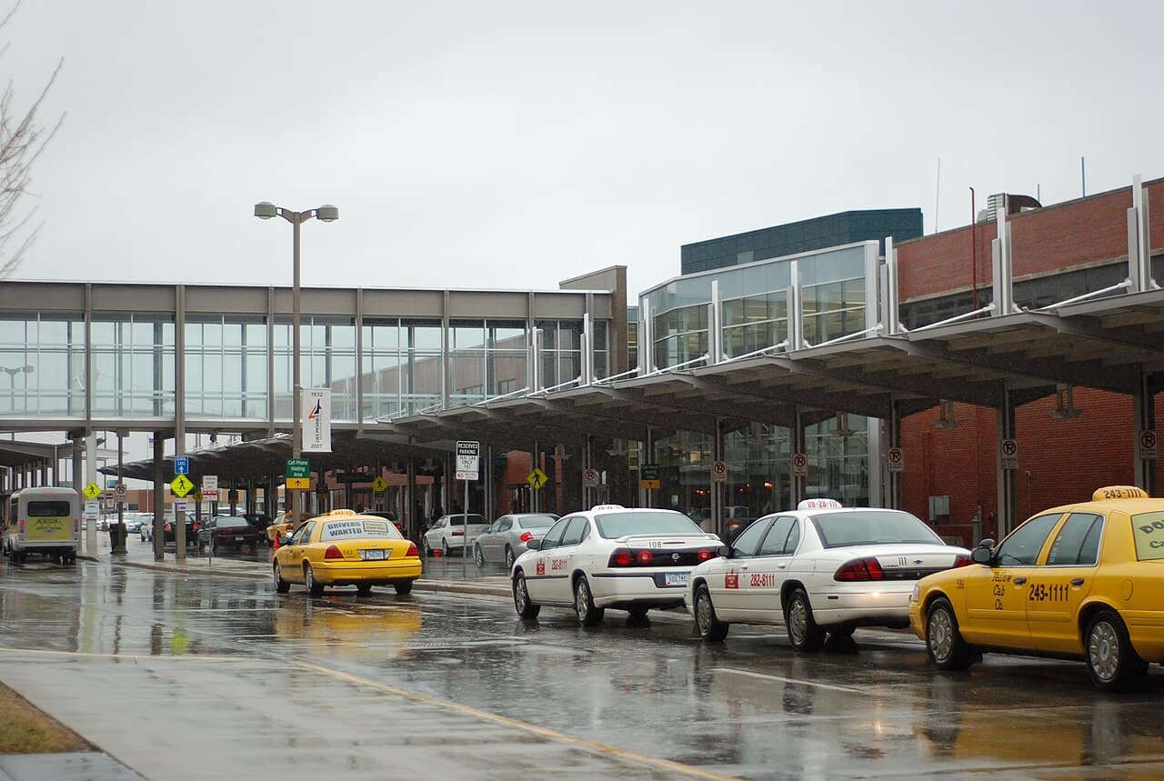 Airport facilities at Des Moines International Airport (DSM)