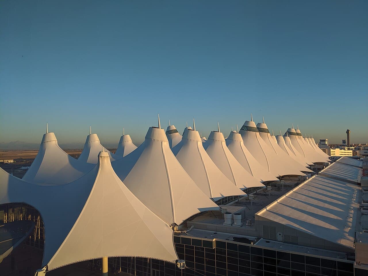 Airport facilities at Denver International Airport (DEN)