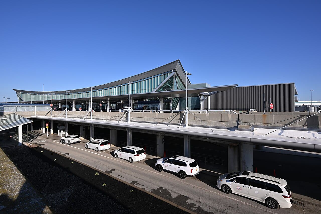 Airport facilities at Buffalo Niagara International Airport (BUF)