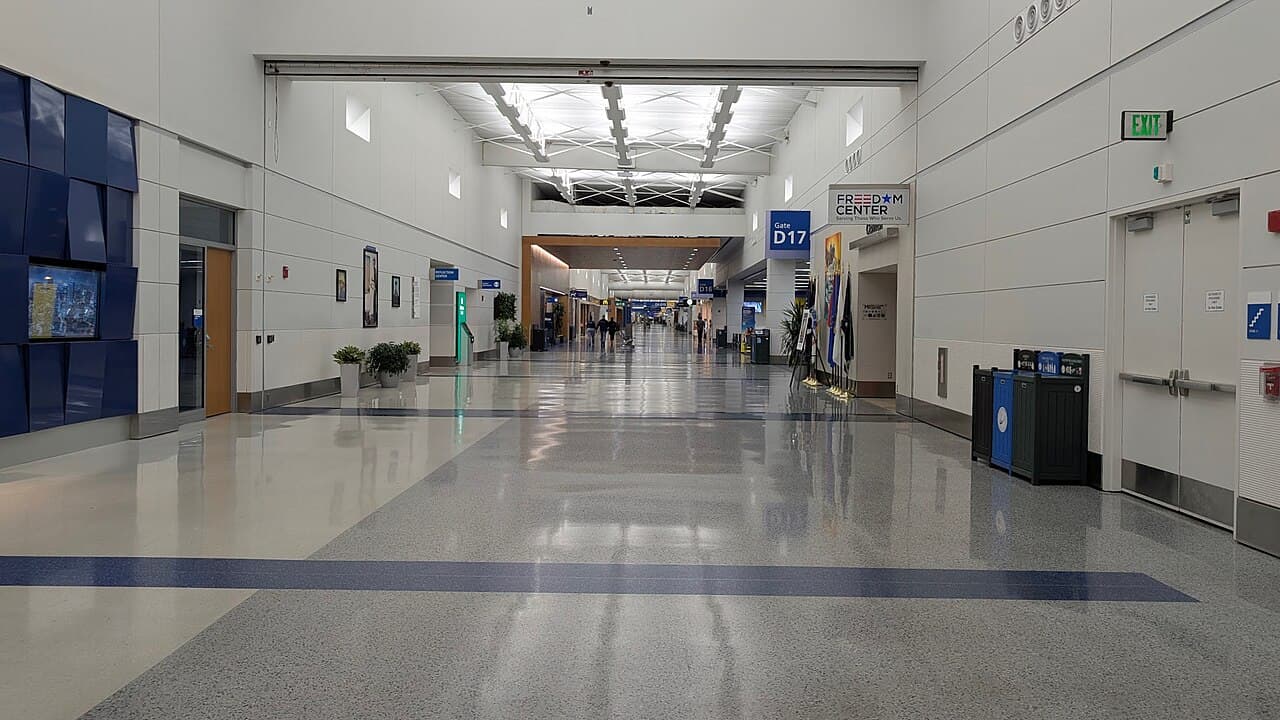 Airport facilities at Detroit Metropolitan Wayne County Airport (DTW)