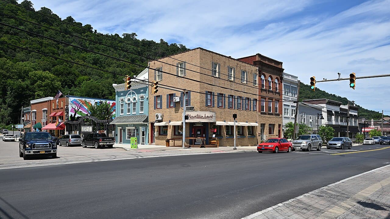 Berkeley Springs, West Virginia — destination view