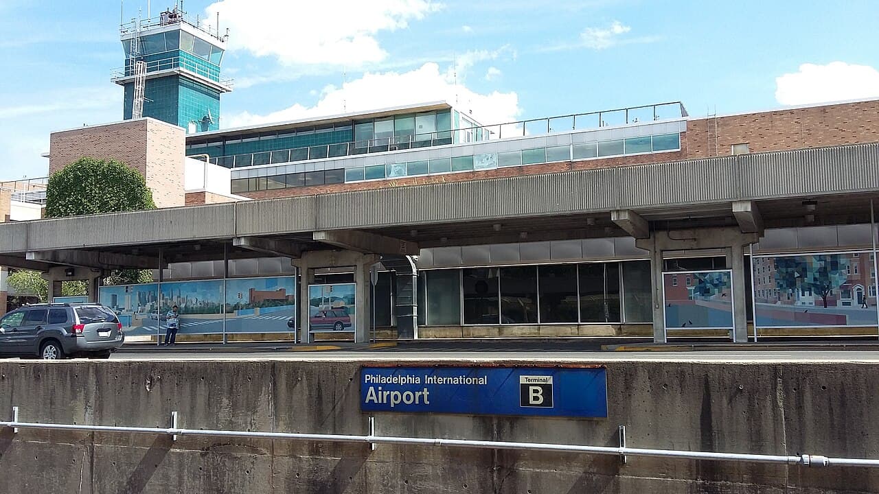 Airport facilities at Philadelphia International Airport (PHL)