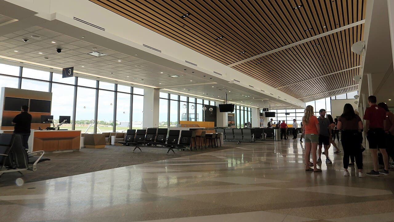 Airport facilities at Lincoln Airport (LNK)