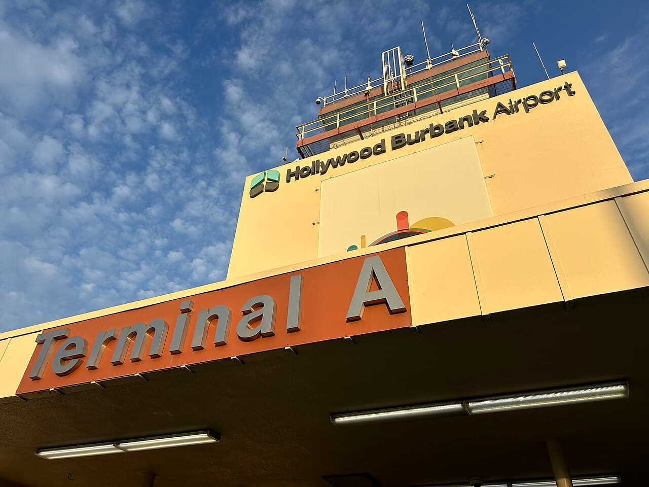 Airport facilities at Hollywood Burbank/Bob Hope Airport (BUR)