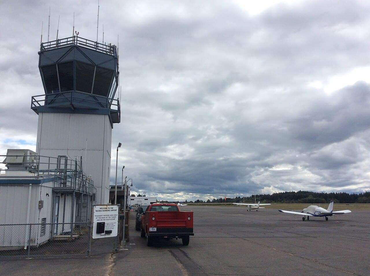 Airport facilities at Tacoma Narrows Airport (TIW)