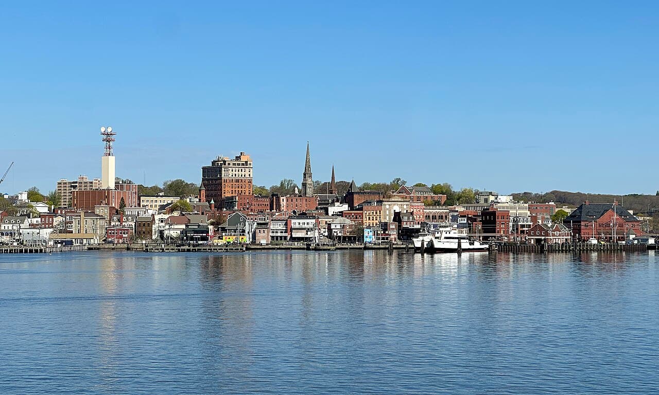 New London Ferry Connections, Connecticut — destination view