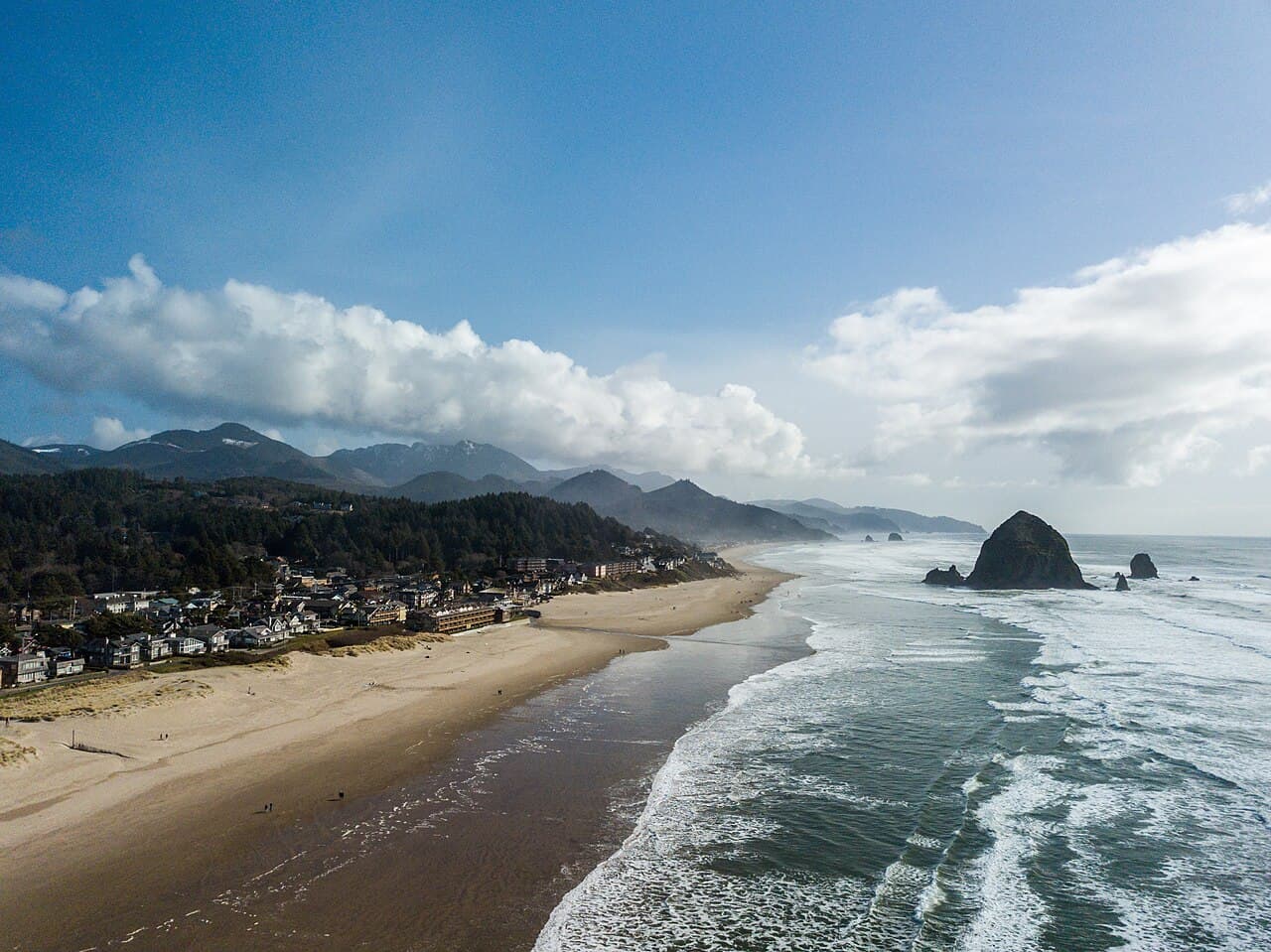 Cannon Beach, Oregon — destination view