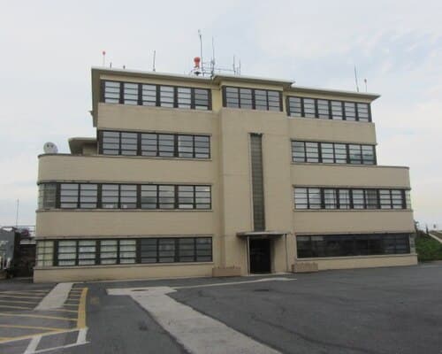 Airport facilities at Martin State Airport (MTN)